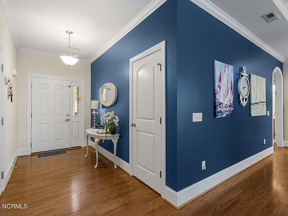 4th image of 421 Windchime Drive