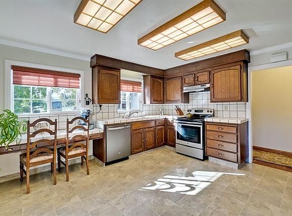 3rd image of 1395 Vallejo Dr