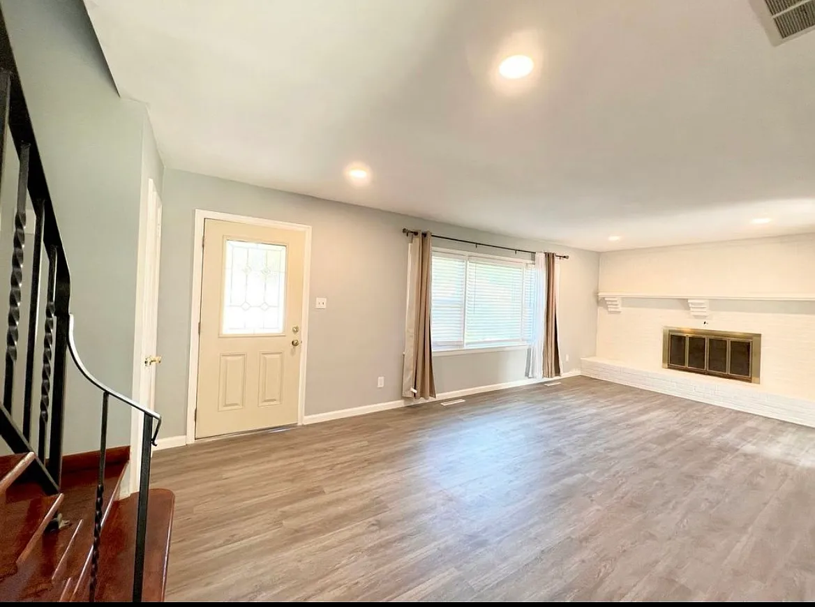 4 bed, 2.5 bath, 1732 sqft, $2,450 — Photo 2