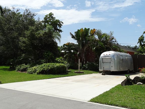 Double driveway on West Side