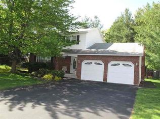 13 Hampshire Way, Schenectady, NY 12309