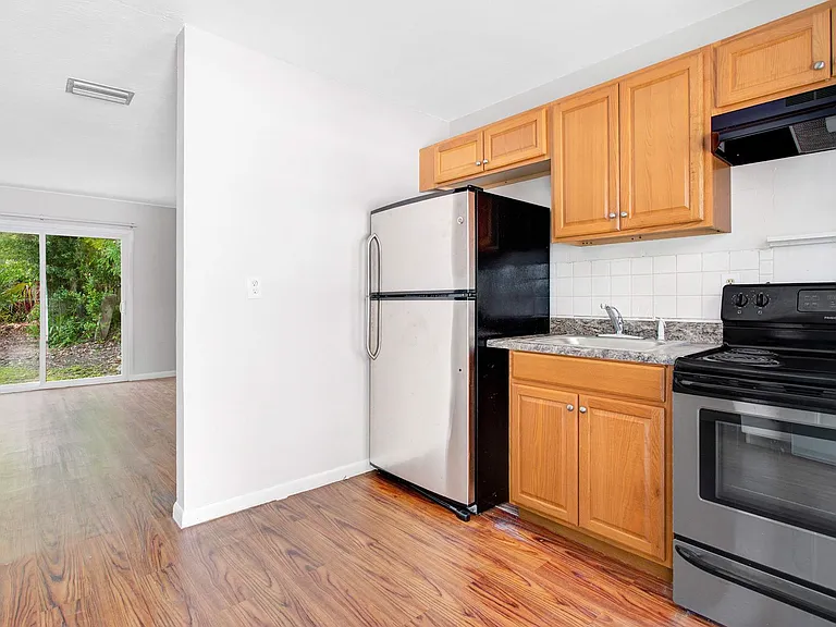 815 E Fort King St — Photo 39