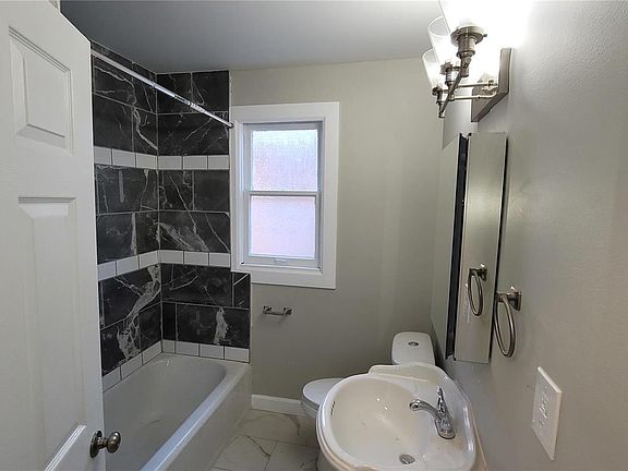5th image of 4764 Beacon Ave