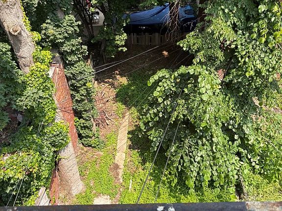 5th image of 409 Walnut St #9