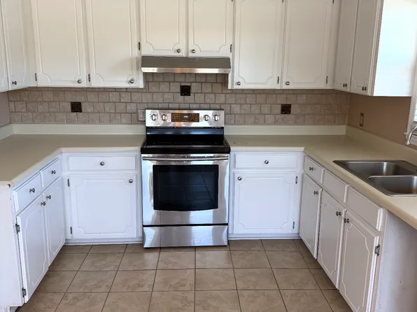 1316 Gary Rd, Hodges, SC 29653