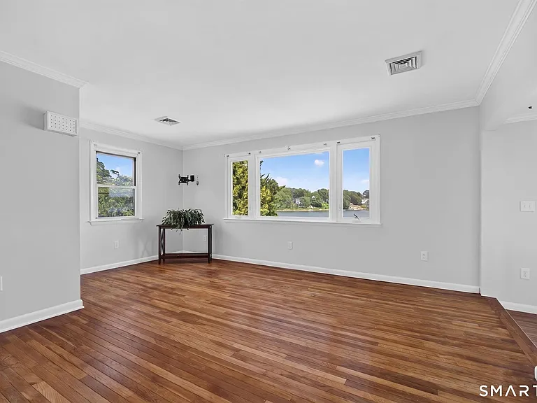 272 Elm St #UPSTAIRS — Photo 26