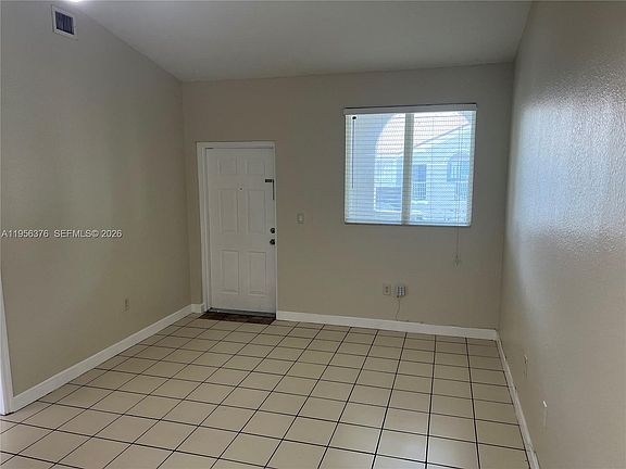 4th image of 2903 SE 17th Ave Unit 201