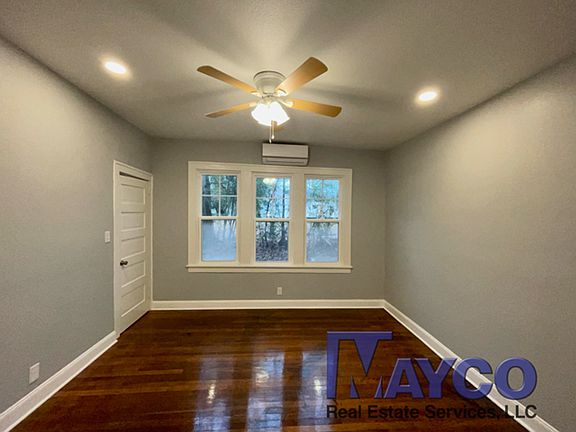 4th image of 245 Dalzell St