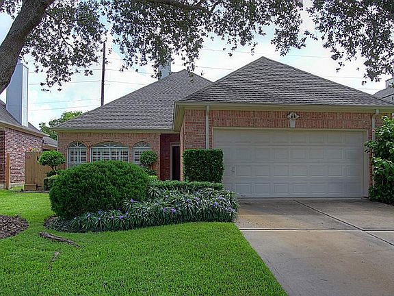 3rd image of 1723 Emerald Green Dr