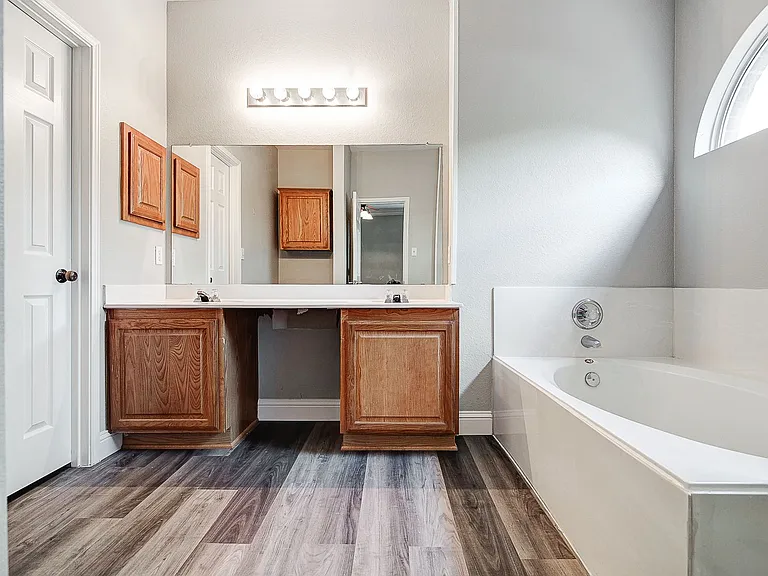 2504 Cypress Point Dr — Photo 18