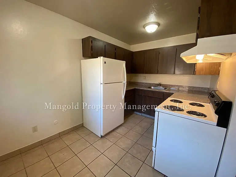 Del Mar Apartments — Photo 2