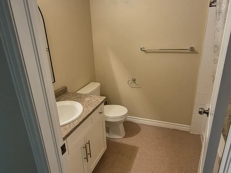 225 Riddell St #5 — Photo 9