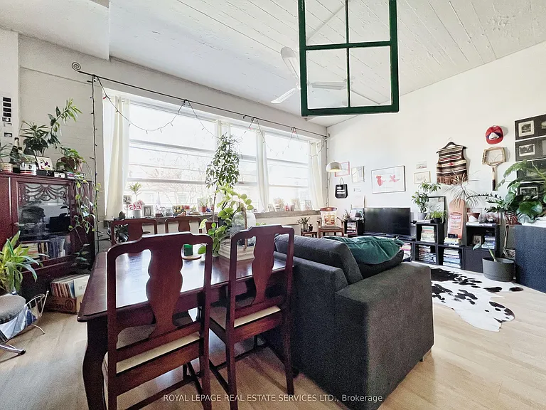 365 Dundas St E #201 — Photo 15