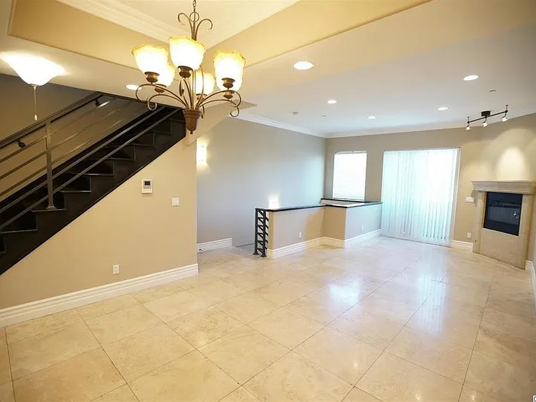 18245 Burbank Blvd #110 — Photo 2