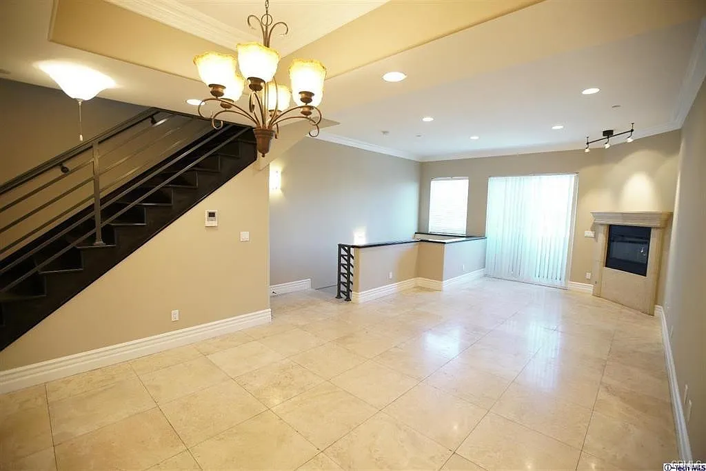 Building Photo - 18245 Burbank Blvd #110