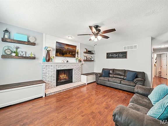 3rd image of 1012 Acorn Trail Dr