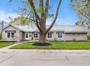 852 E John St, Nappanee, IN 46550