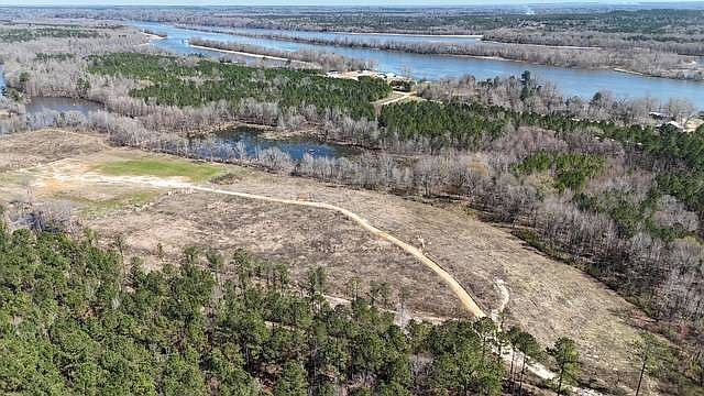 1st image of 560 Jones River Rd