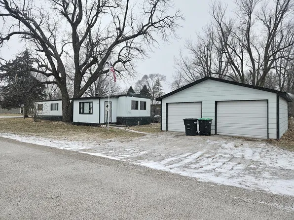 202 E Union St, Grandview, IA 52752