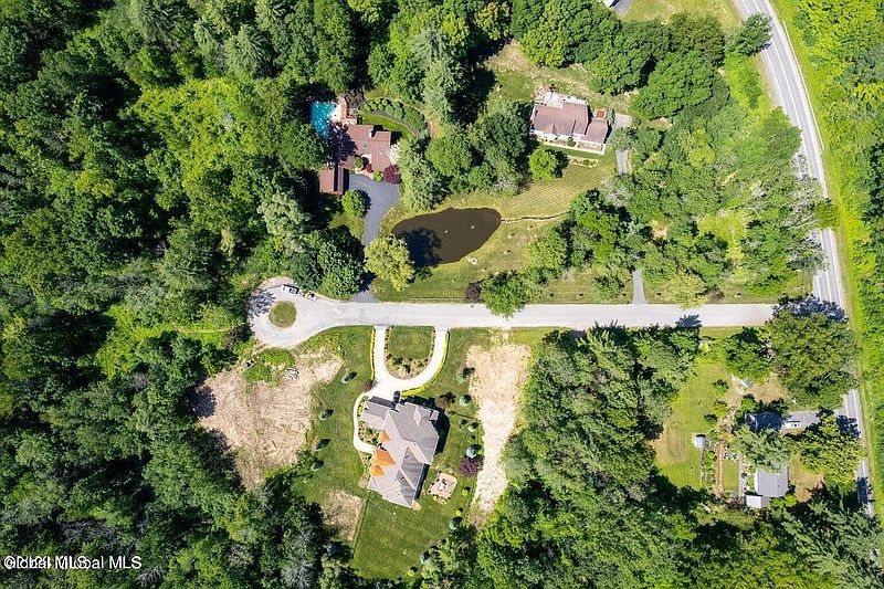 4th image of L20 Walden Lane