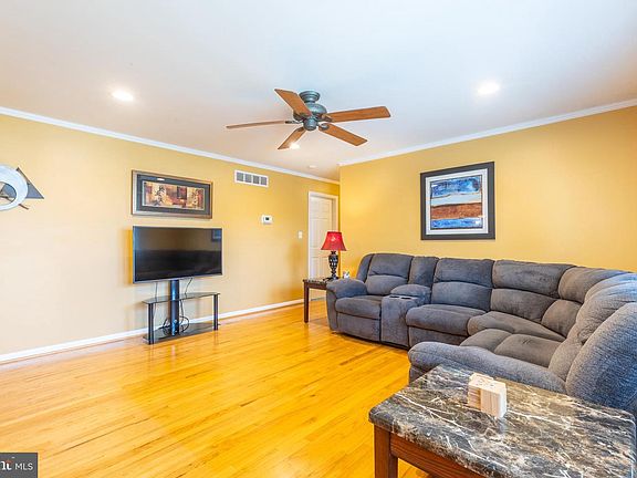 3rd image of 2604 Sheen Rd