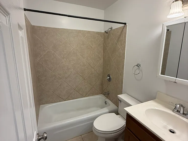 226 Colony Rd — Photo 5