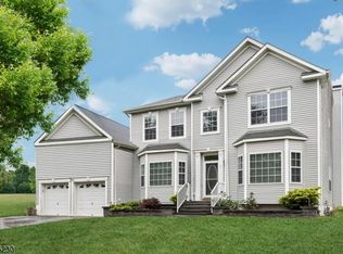 812 White Oak Ct, Lake Hopatcong, NJ 07849