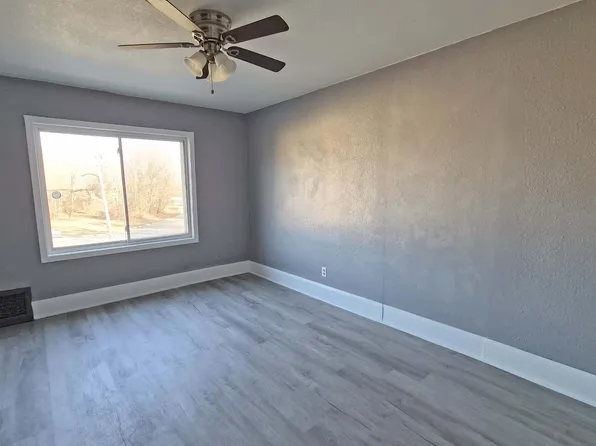 1204 Salt Springs Rd, Youngstown, OH