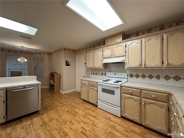 902 Hidden Forest Dr — Photo 6