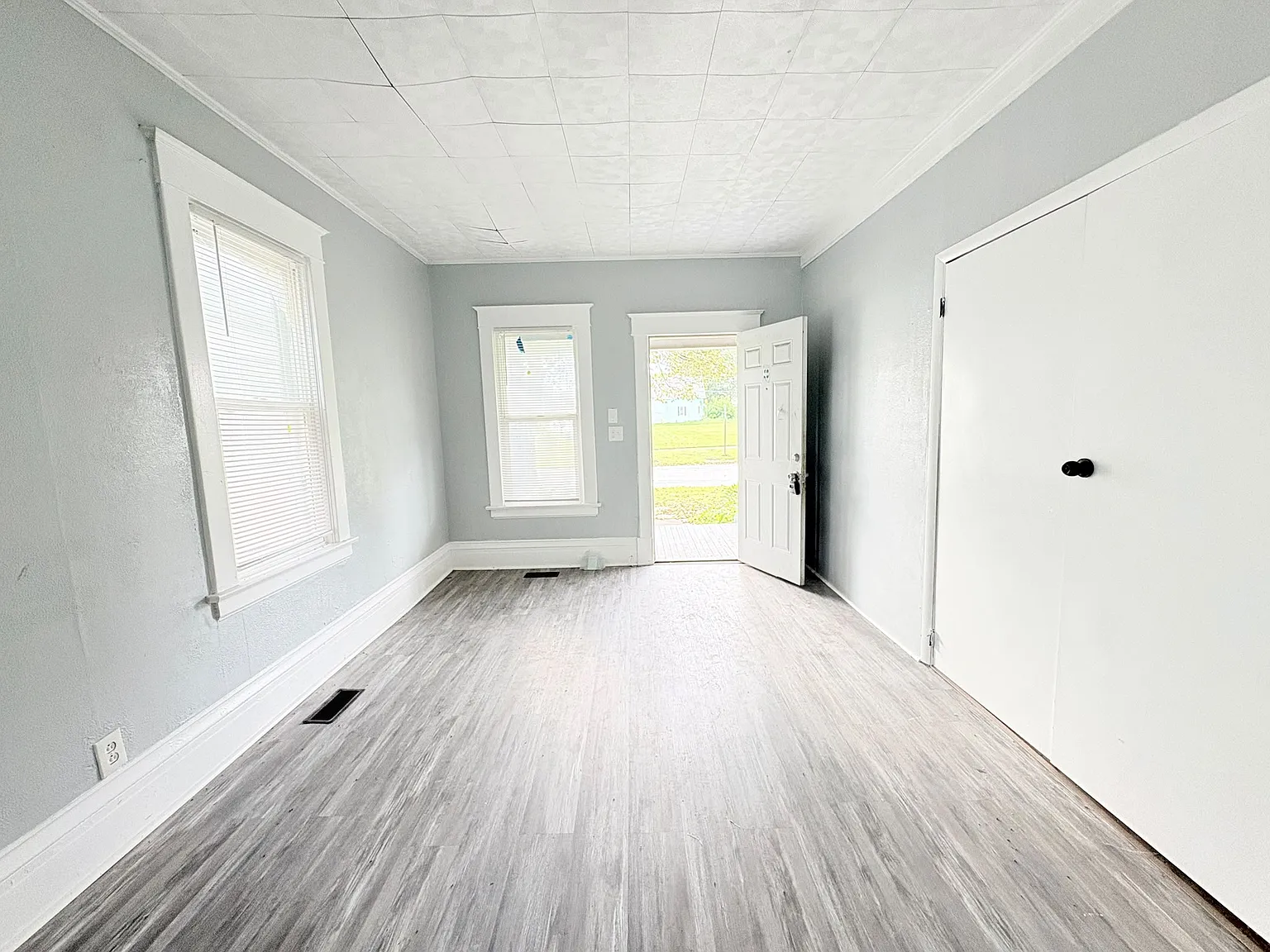 5 bed, 1822 sqft, $1,150 — Photo 3
