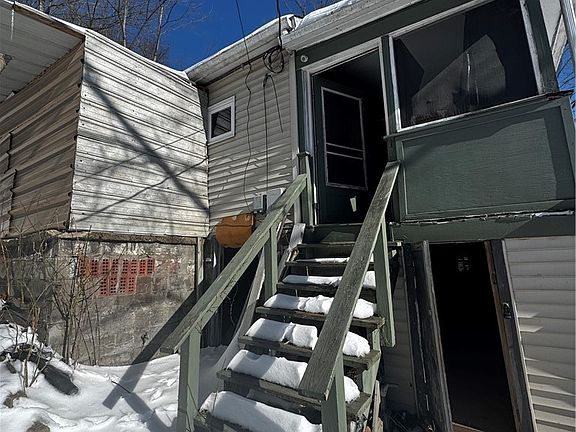 2nd image of 55935 Main St