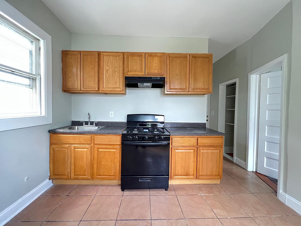 1st image of 189 Isabella Ave APT 1