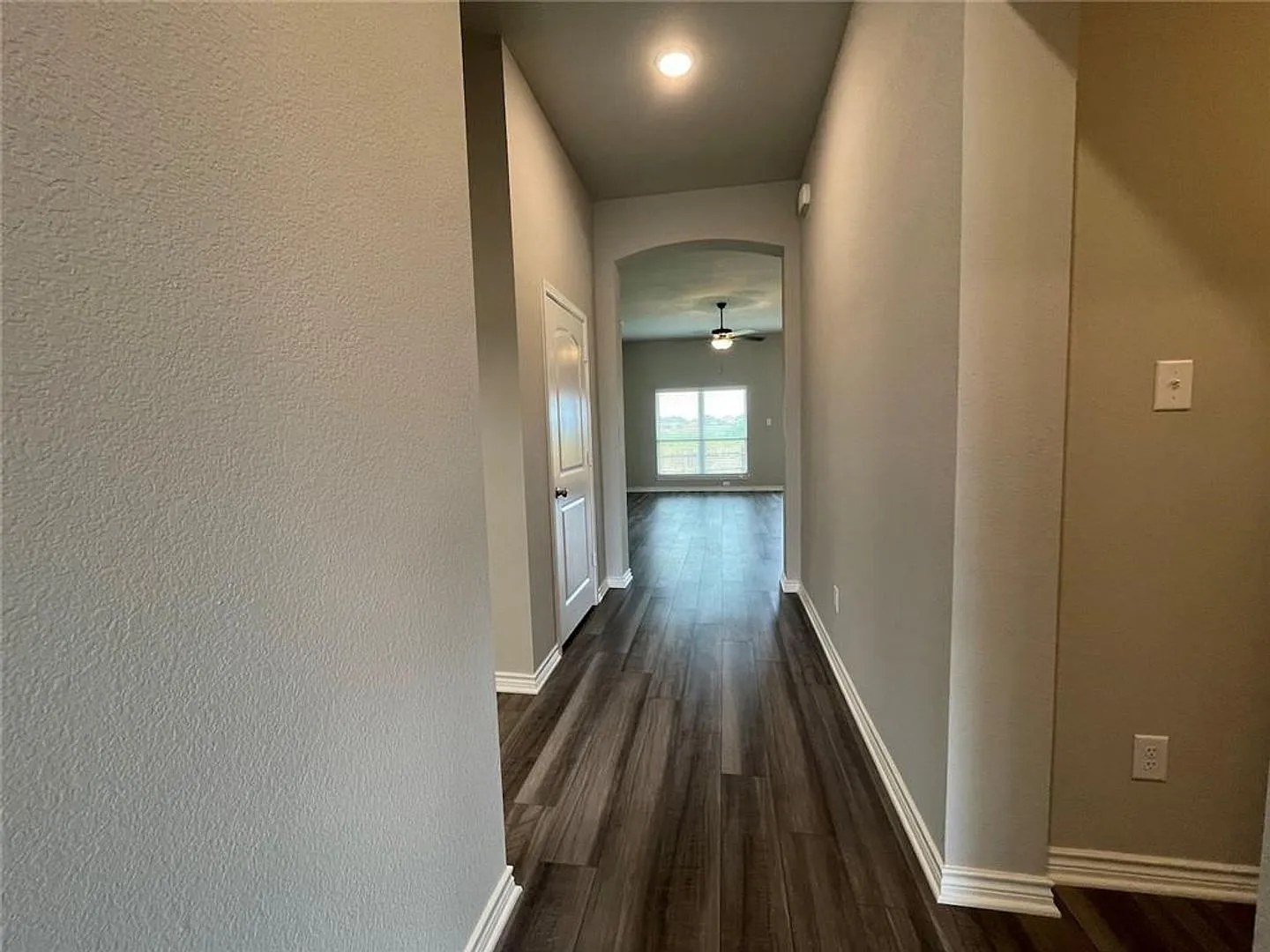 Welcome home to this beautiful, brand-new single-story home in the desirable Lake Pointe community! — Photo 4