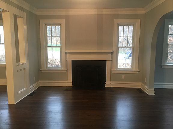 Working fireplace - 1st Fl