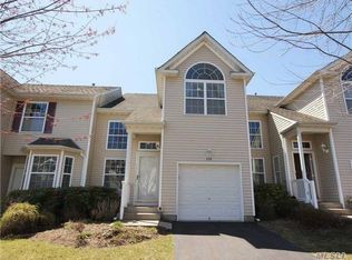 229 Kettles Ln, Medford, NY 11763