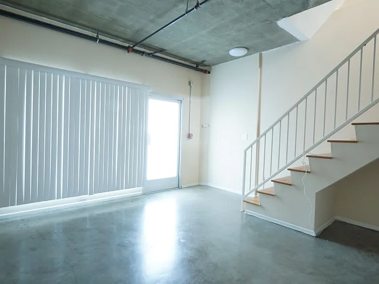 922 W 23rd St #201 — Photo 15