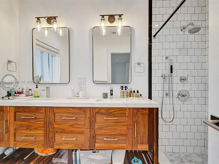 1223 NE 102nd St — Photo 14