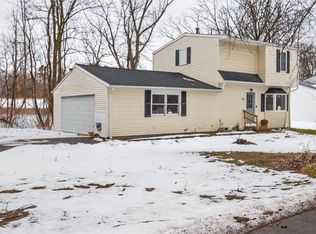 64 Clifton St, Manchester, NY 14504