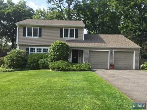34 Bryden Pl, Ridgewood, NJ 07450