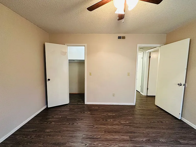 6034 Nw Expy #B — Photo 13