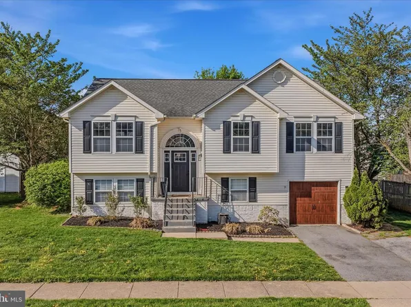 131 Northwinds Dr, Charles Town, WV 25414