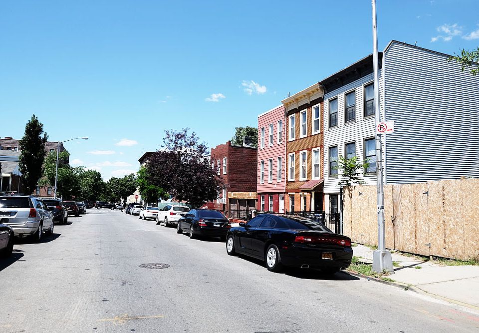 2nd image of 205 Macdougal St
