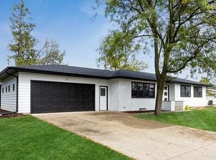 1216 Edingale Dr, Iowa City, IA 52246