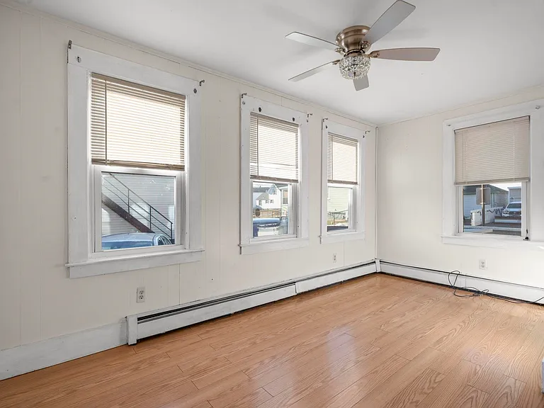 25 Salem St — Photo 12