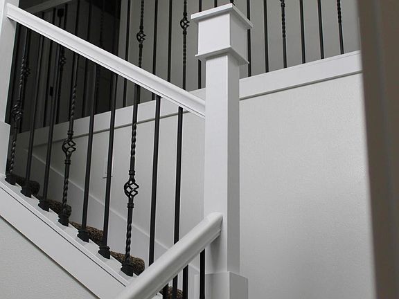3rd image of 8 Maverick Ln