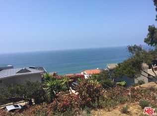 17501 Posetano Rd, Pacific Palisades, CA 90272