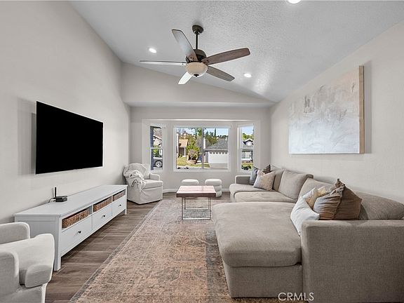 3rd image of 28518 Victoria Rd