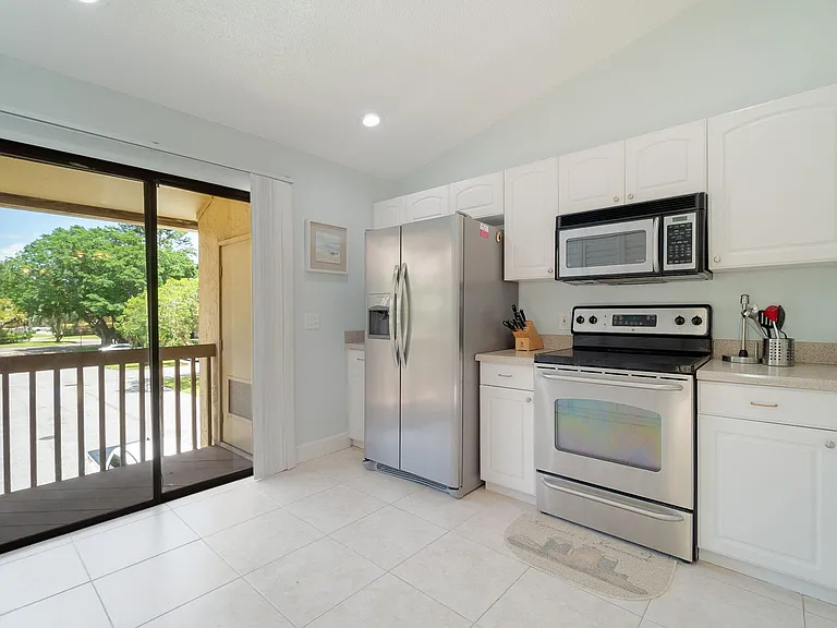 13095 Belhaven Ct #11 — Photo 6