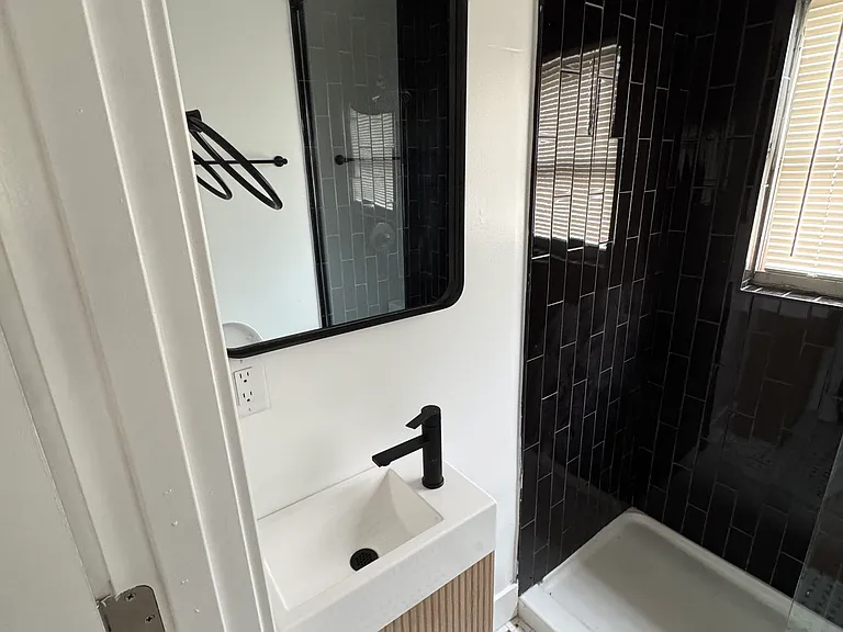 323 Hilton Pl #3 — Photo 5