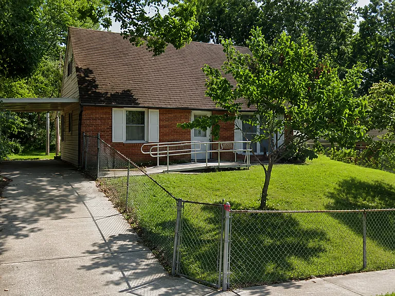 18 Dogwood Ct — Photo 1